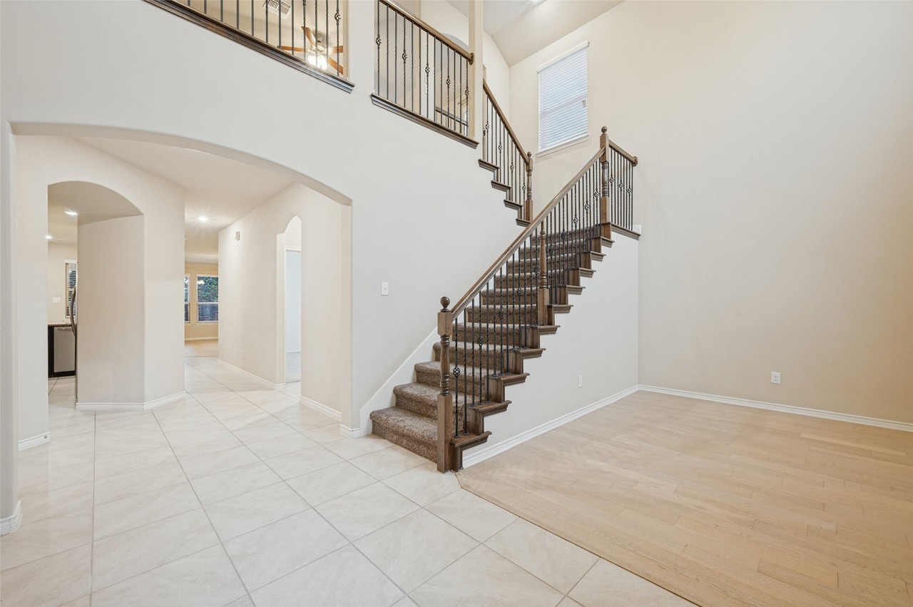 10020 Long Branch Dr - Photo 2 of 12