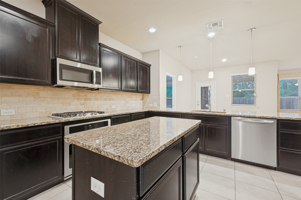 10020 Long Branch Dr - Photo 4 of 12