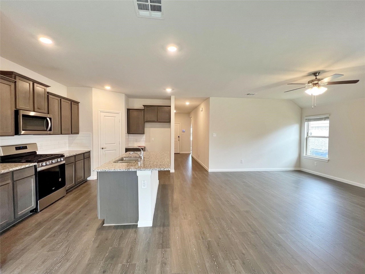 609 Range Dr - Photo 3 of 16