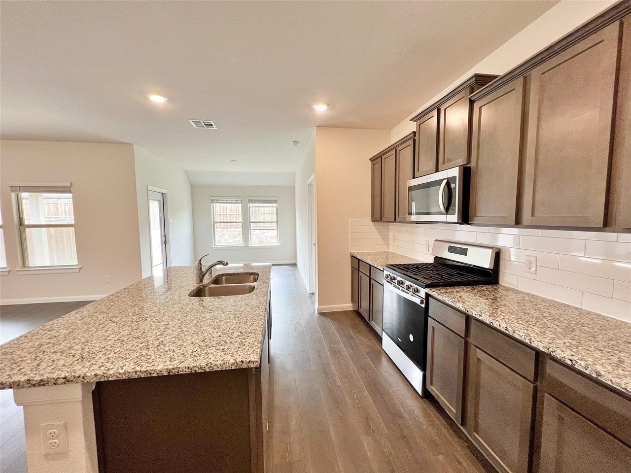 609 Range Dr - Photo 5 of 16