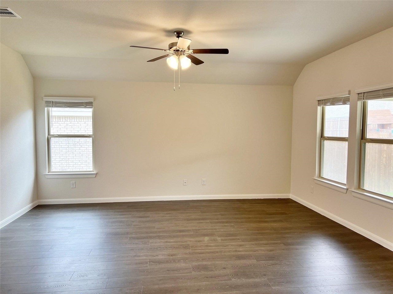 609 Range Dr - Photo 7 of 16