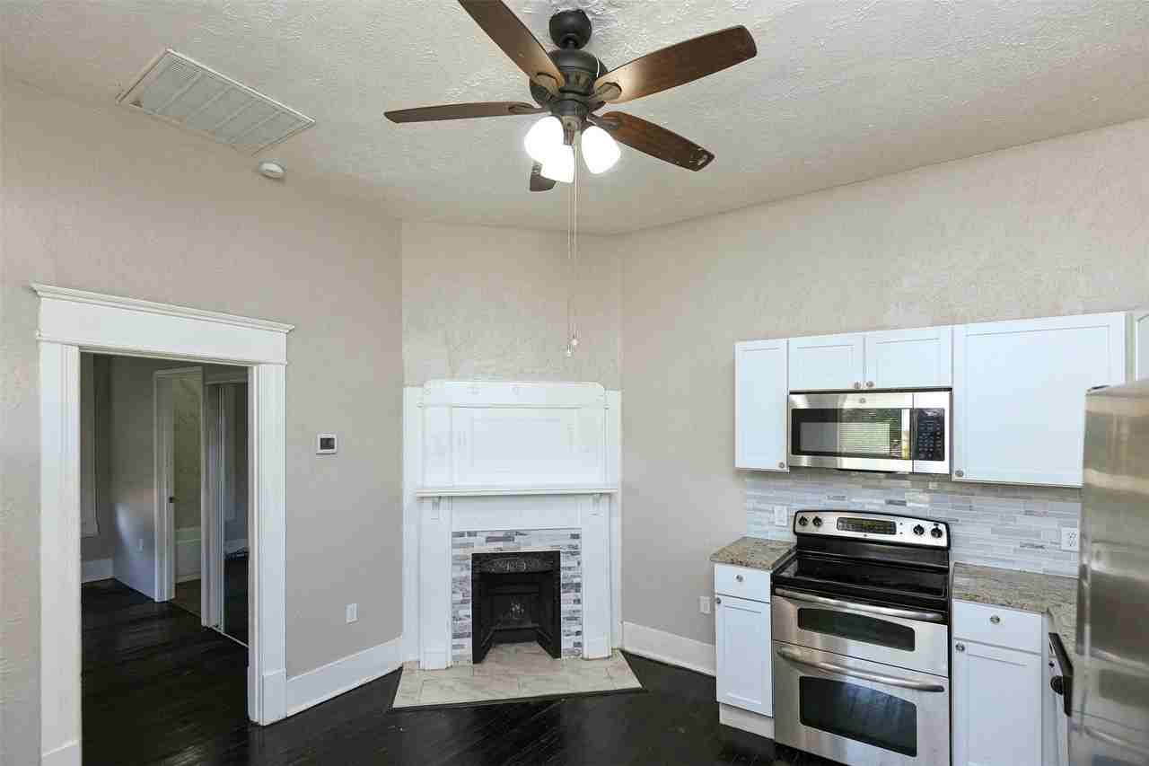 1513 South Fwy - Photo 2 of 19