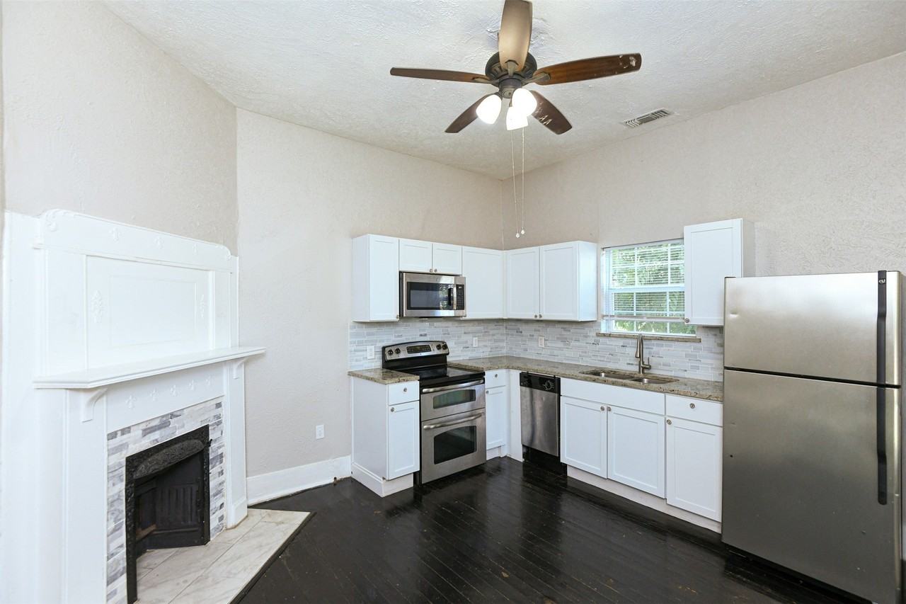 1513 South Fwy - Photo 3 of 19