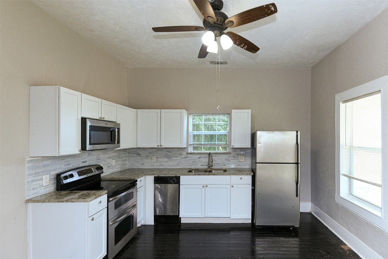 1513 South Fwy - Photo 4 of 19