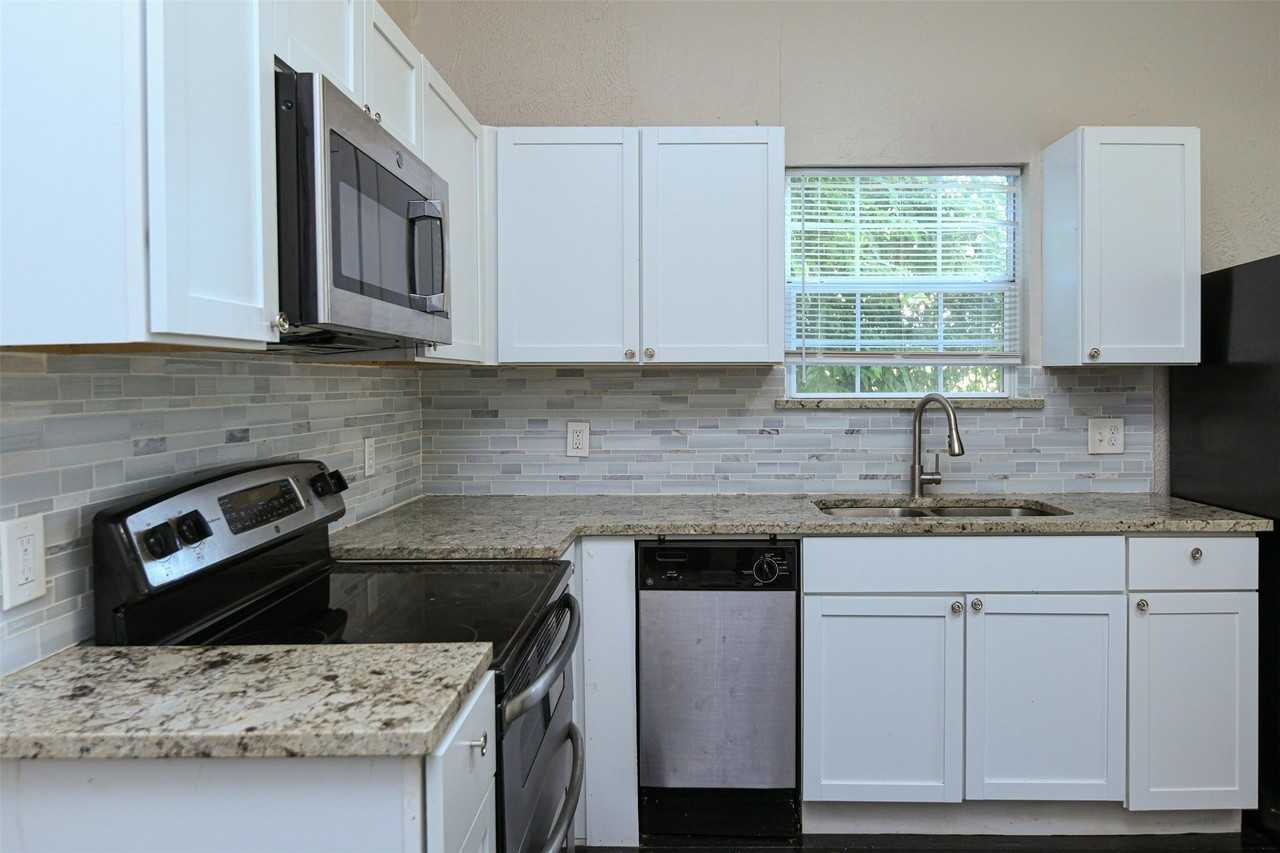 1513 South Fwy - Photo 5 of 19