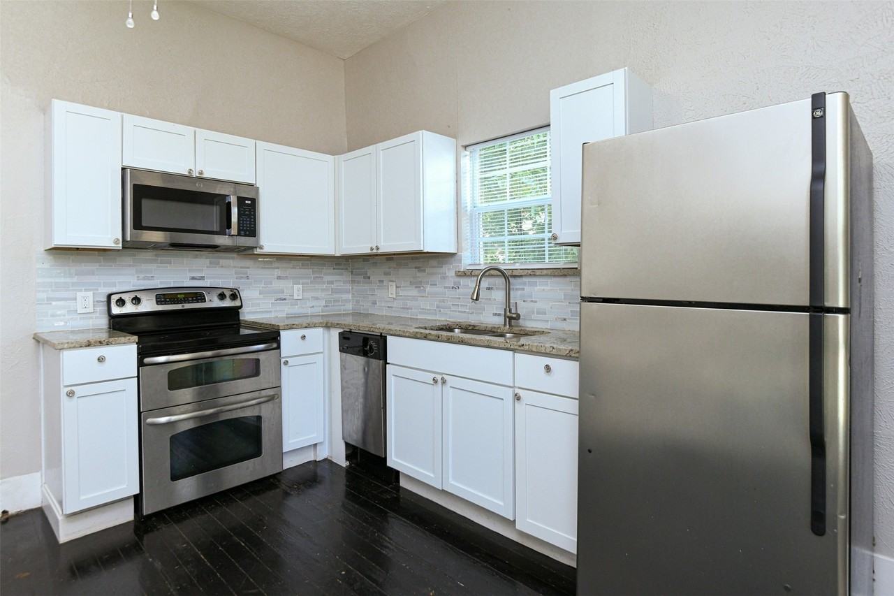 1513 South Fwy - Photo 6 of 19