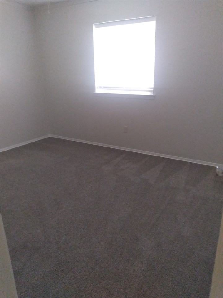 5613 Galway Ln - Photo 6 of 8
