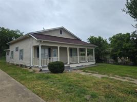 featured image of 212 E 4th St