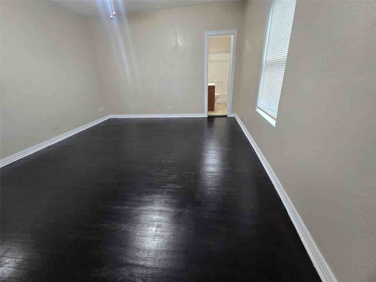 212 E 4th St - Photo 7 of 26