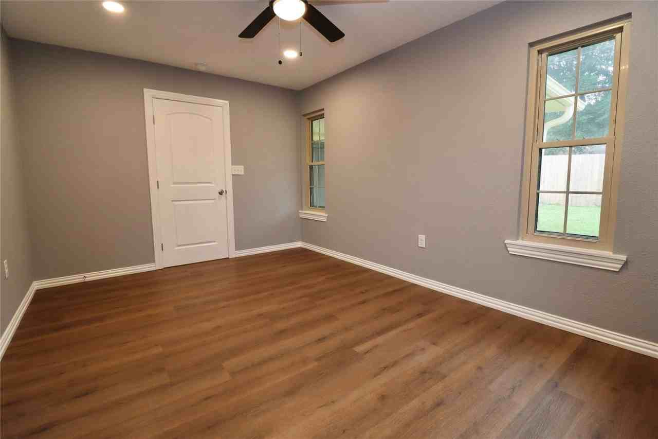 2114 Handley St - Photo 2 of 39