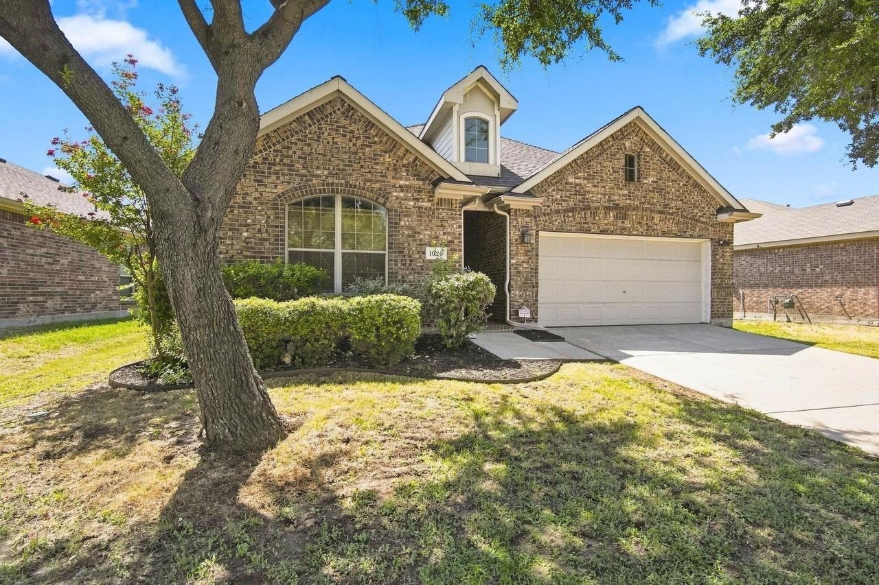 1020 Lake Hollow Dr - Photo 2 of 27
