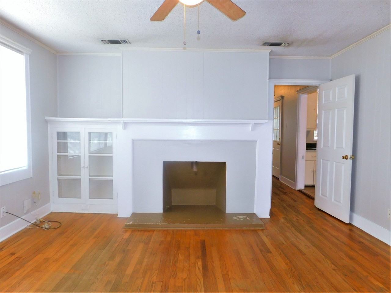 1609 N Locust St - Photo 5 of 18