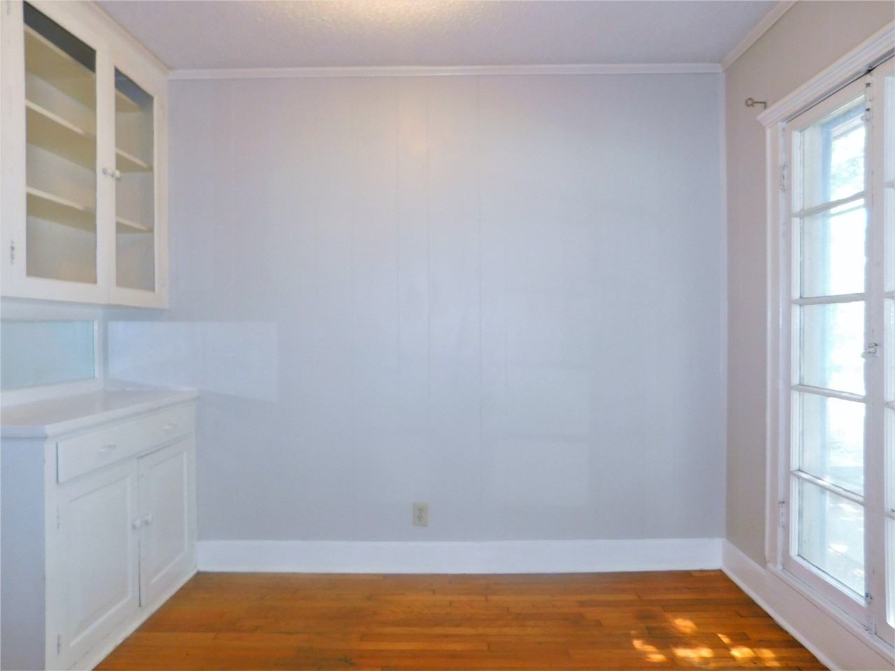 1609 N Locust St - Photo 7 of 18