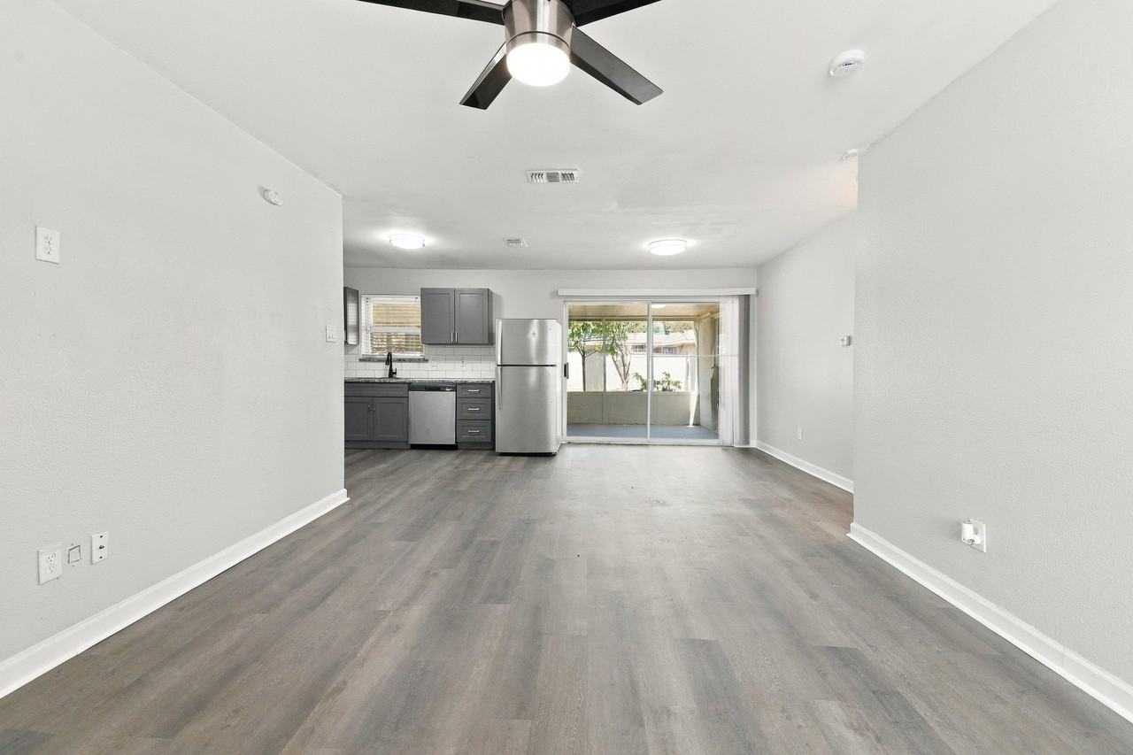 2420 Bamboo St - Photo 4 of 16