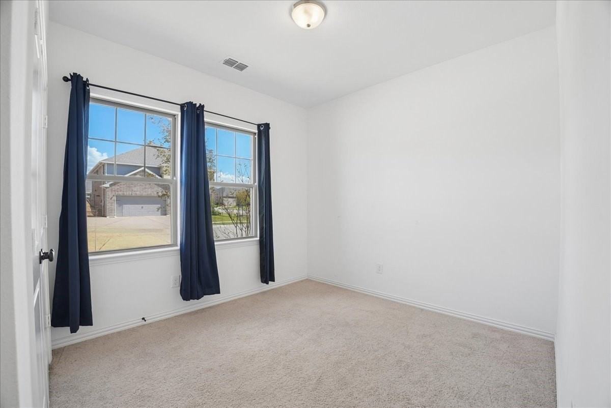 2115 Meadowlark Ln - Photo 4 of 30