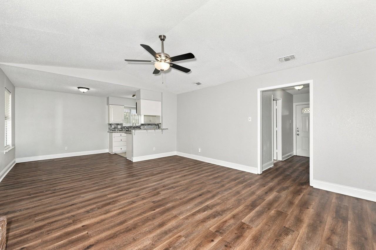 2616 Alamain Dr - Photo 3 of 15