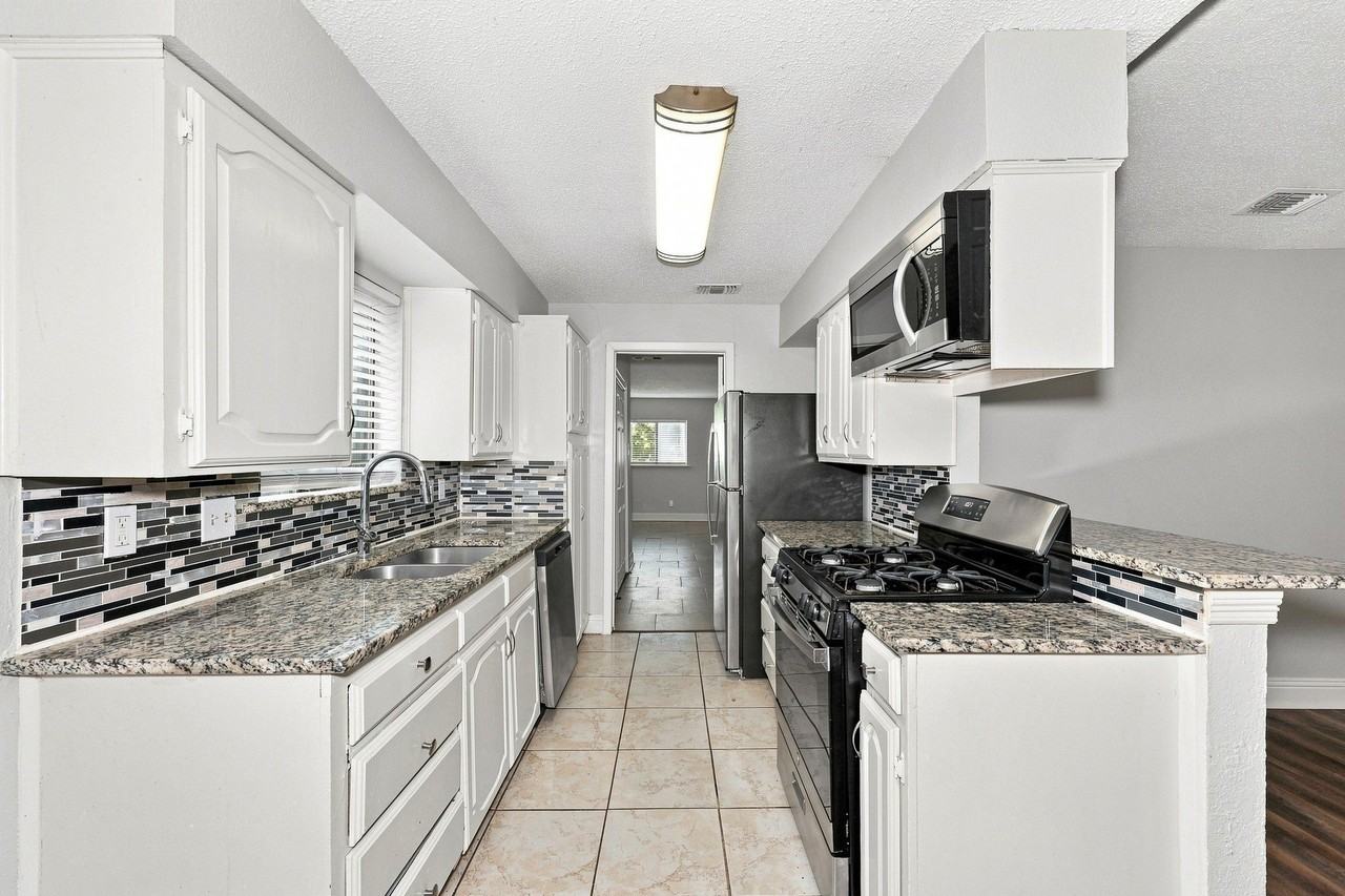 2616 Alamain Dr - Photo 5 of 15