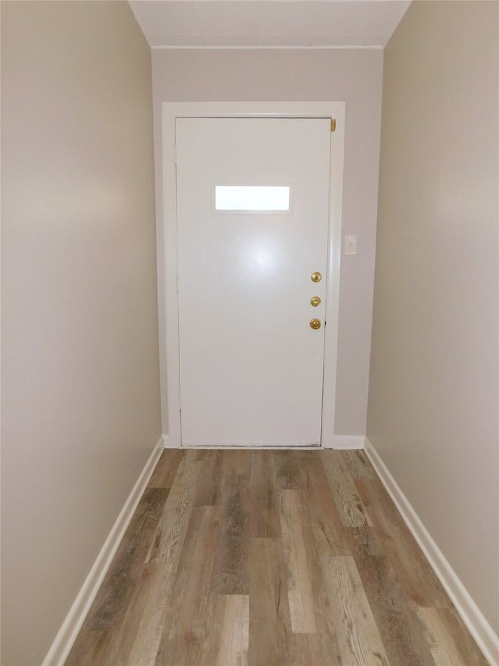 819 Thomas St - Photo 7 of 32