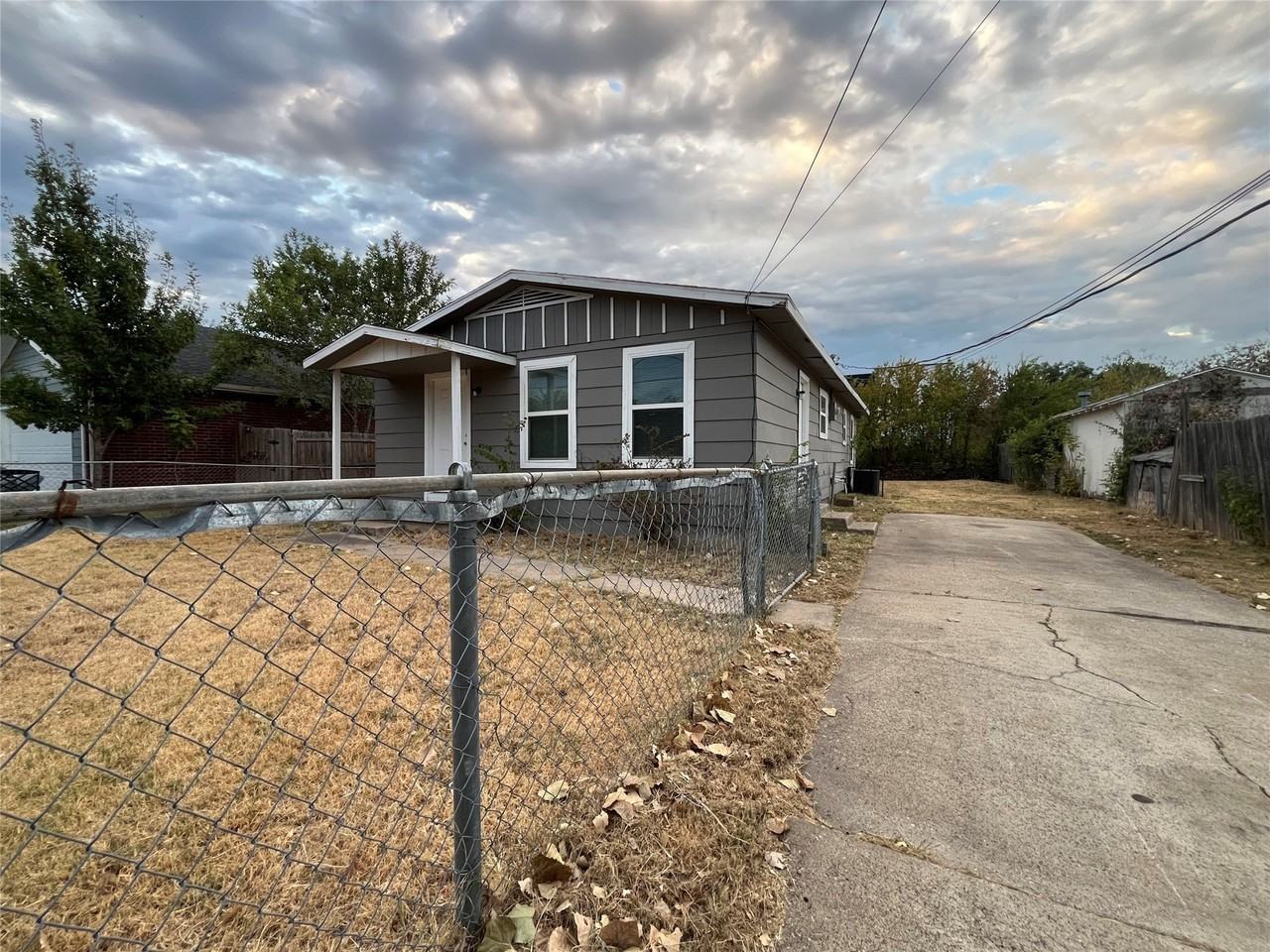 2020 Nomas St - Photo 2 of 18