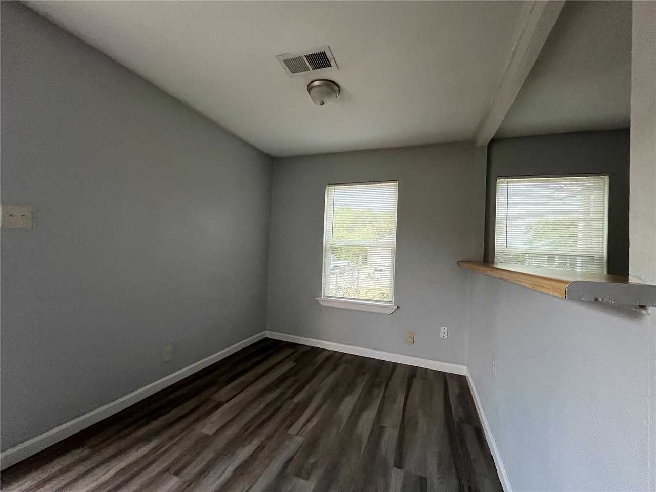 2020 Nomas St - Photo 5 of 18
