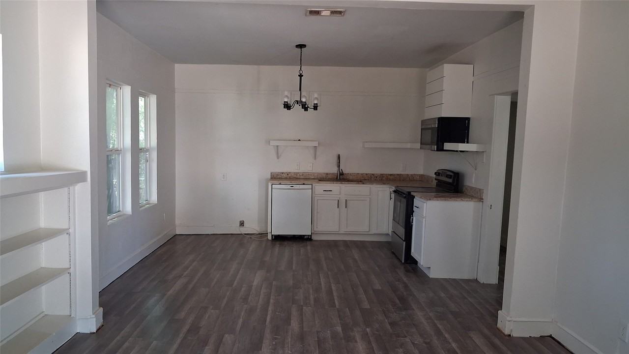 1224 Frost Ave - Photo 4 of 17