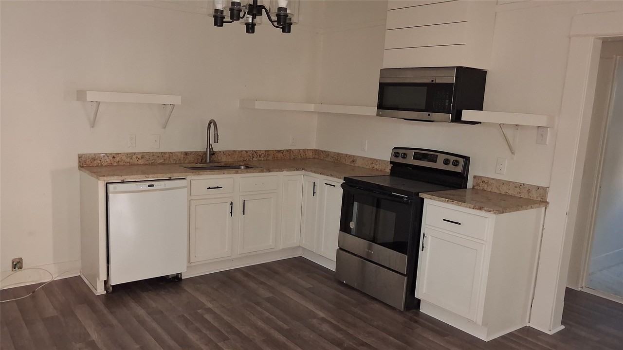 1224 Frost Ave - Photo 5 of 17