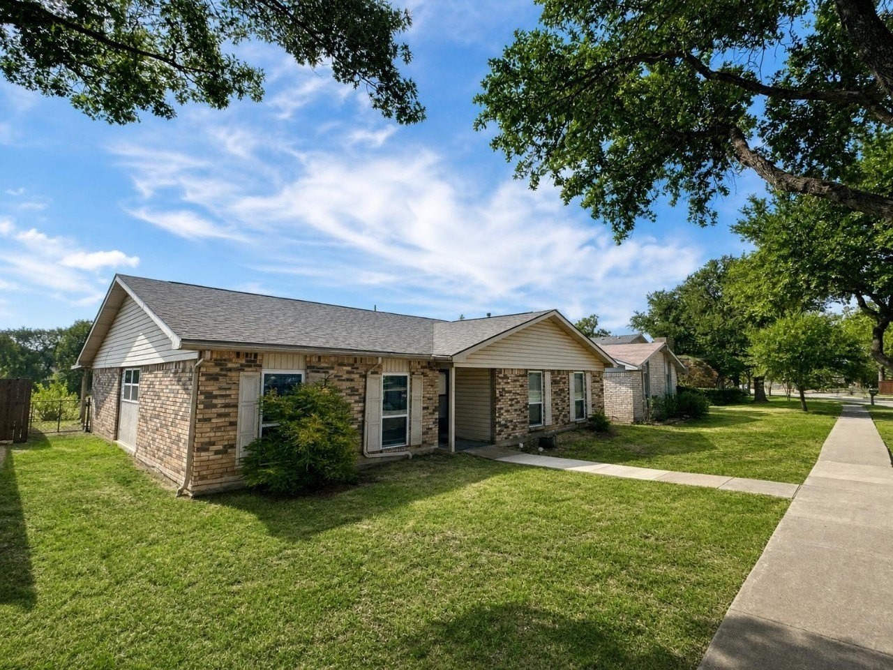 2930 Furneaux Ln - Photo 2 of 32