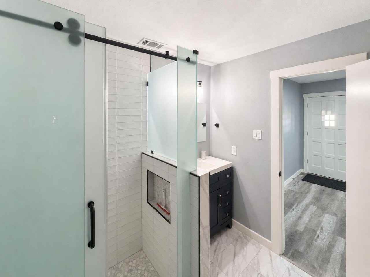 2930 Furneaux Ln - Photo 4 of 32