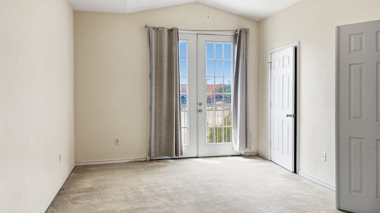 2006 Azure Pointe - Photo 7 of 20