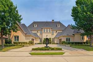 featured image of 1634 Torrey Pines Ln