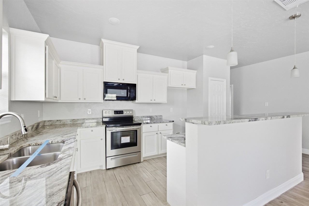 4104 Gordon St - Photo 4 of 20