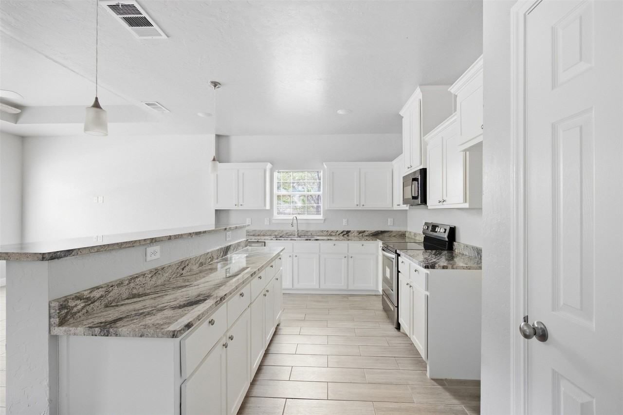 4104 Gordon St - Photo 5 of 20