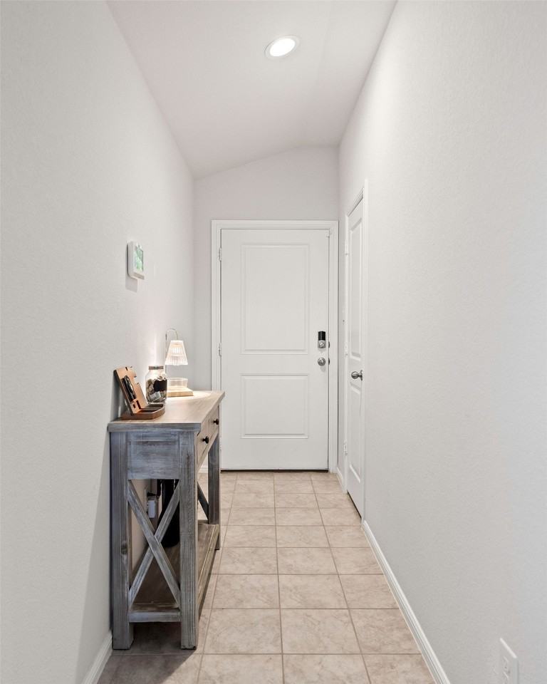 204 Asheville St - Photo 4 of 28