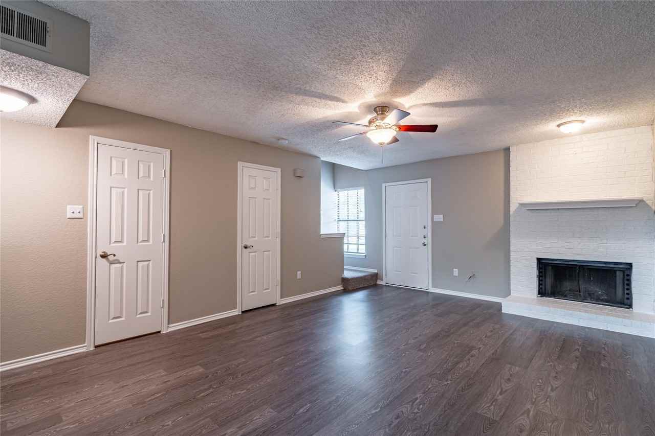 400 Cambridge Dr #400 - Photo 3 of 21