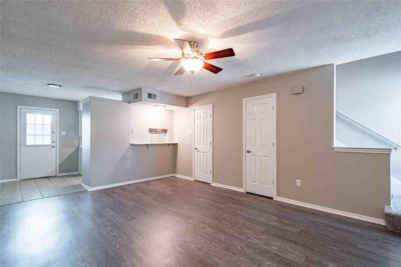400 Cambridge Dr #400 - Photo 4 of 21
