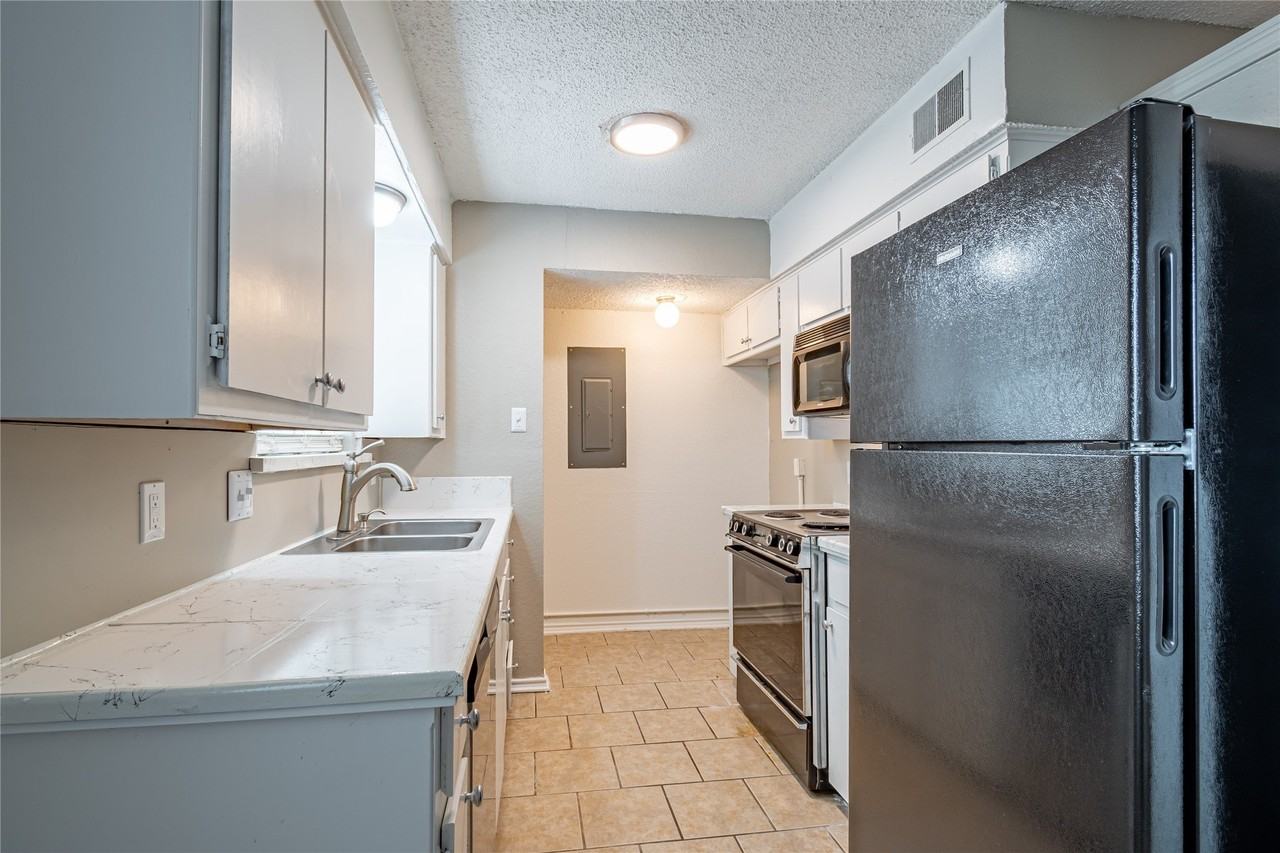 400 Cambridge Dr #400 - Photo 5 of 21