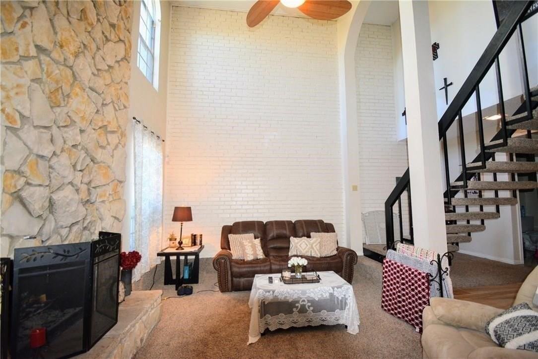 2235 Seville Ct - Photo 4 of 34