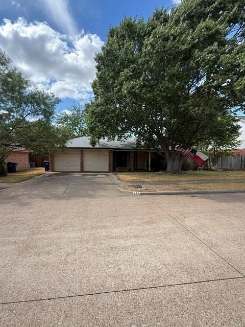 917 Park Place Blvd - Photo 2 of 16