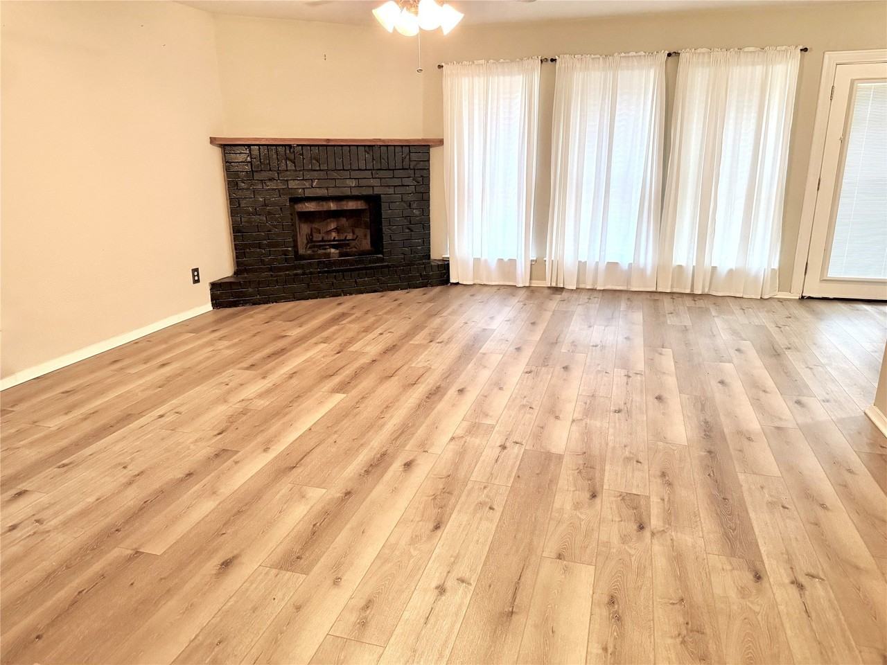 2749 Mill Pond Rd - Photo 3 of 23