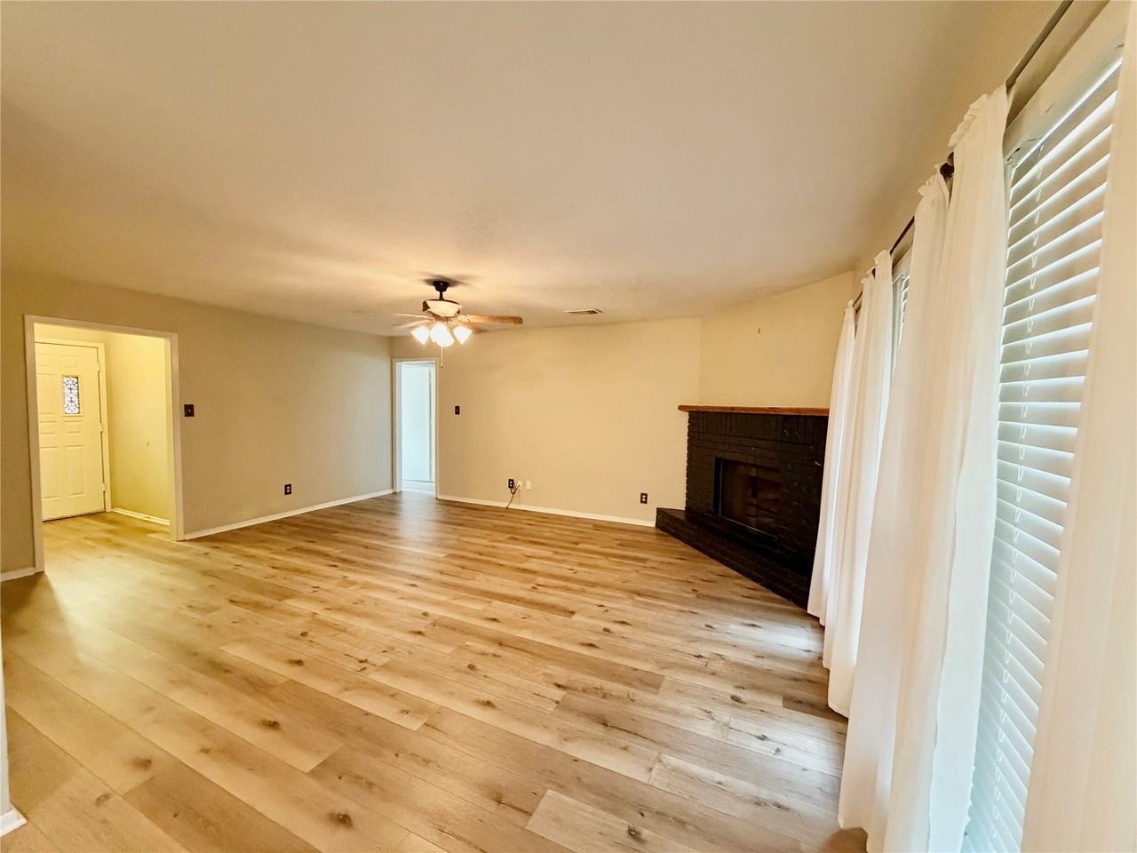 2749 Mill Pond Rd - Photo 5 of 23
