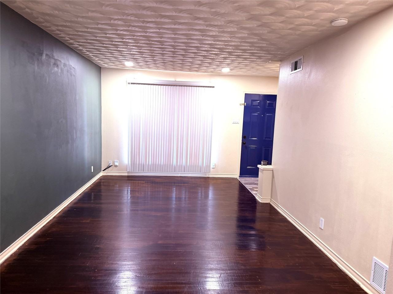 330 W Orange St - Photo 5 of 17