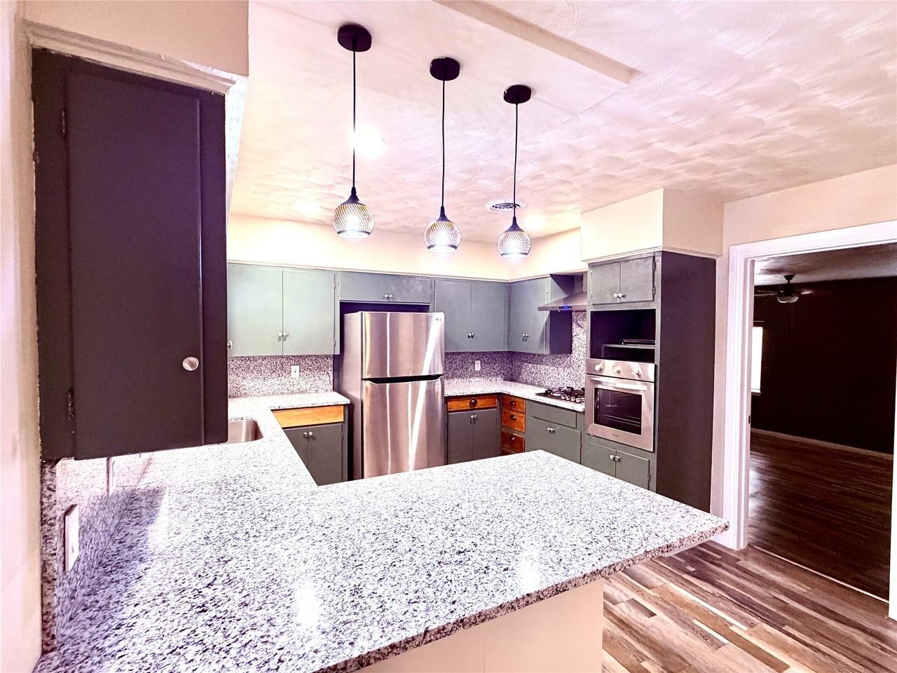 330 W Orange St - Photo 7 of 17