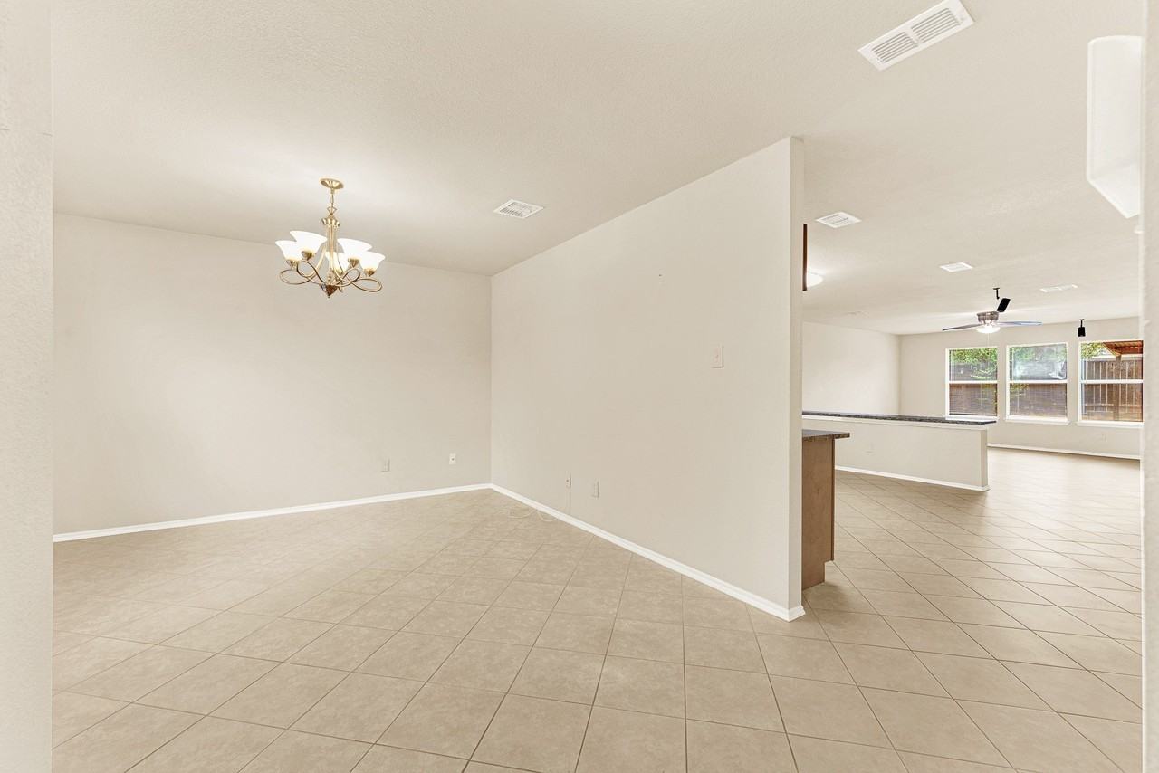 2809 Mesa Valley Dr - Photo 2 of 29