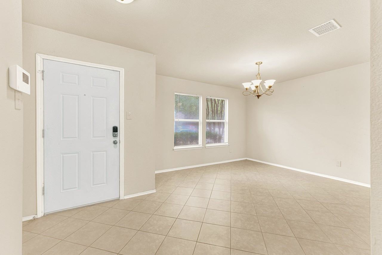 2809 Mesa Valley Dr - Photo 3 of 29