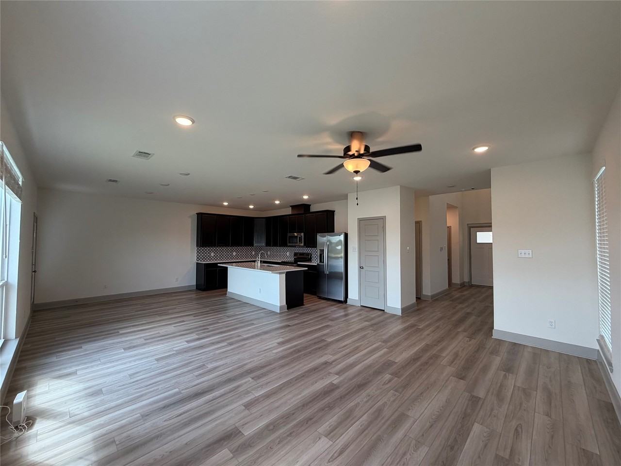 1220 Elise Ave - Photo 3 of 28