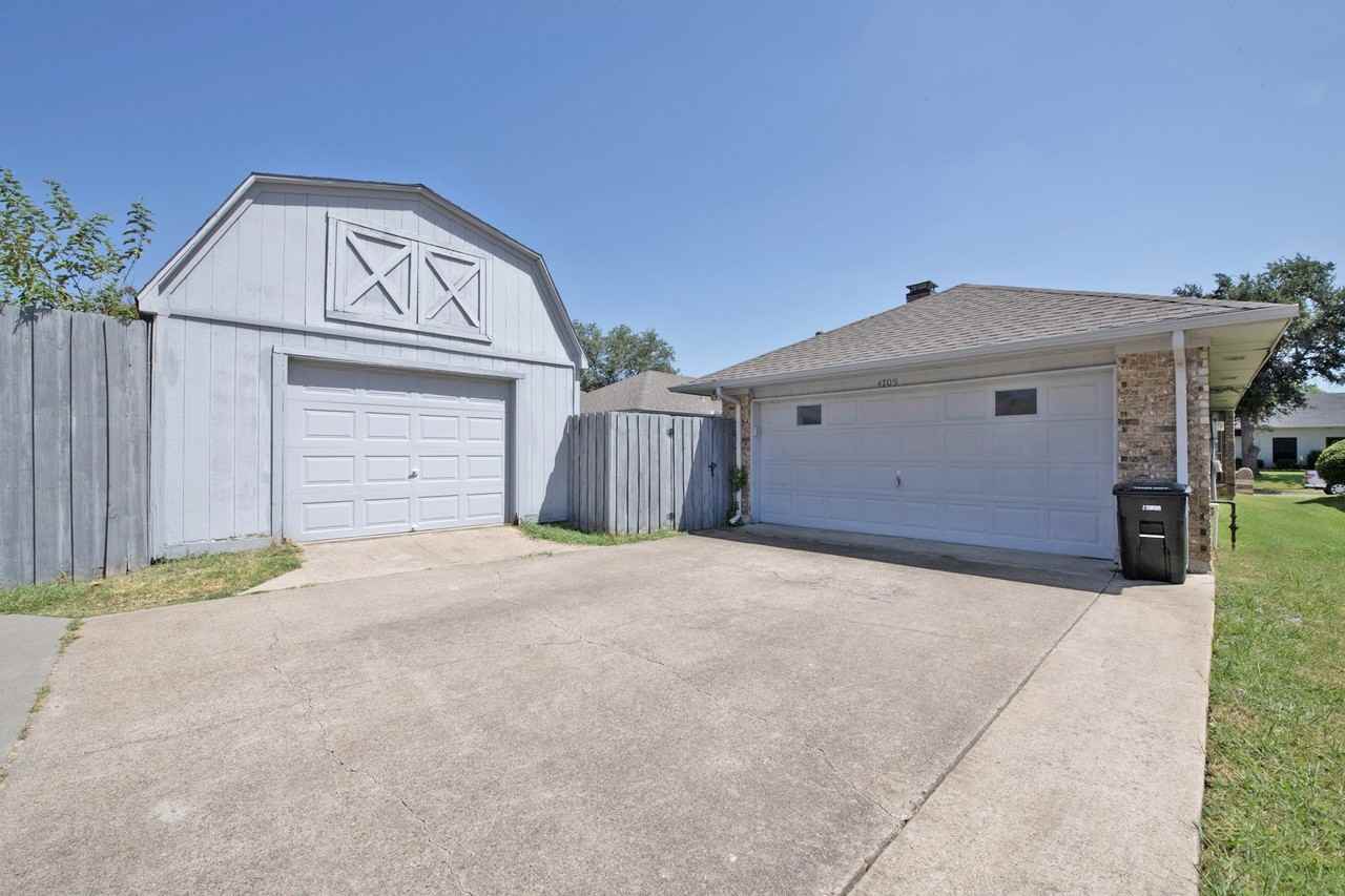 4709 Knollview Ln - Photo 4 of 36