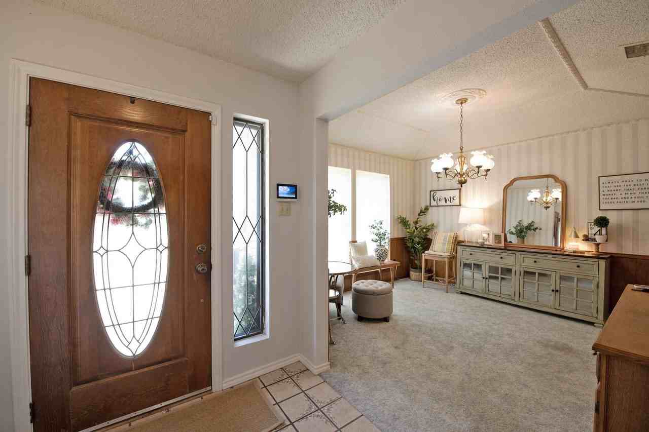 4709 Knollview Ln - Photo 5 of 36