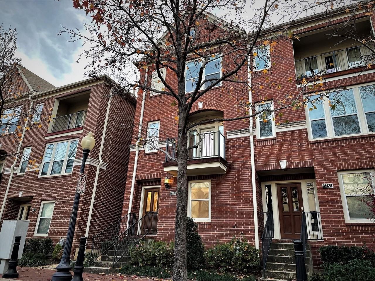 2480 Worthington St - Photo 2 of 17