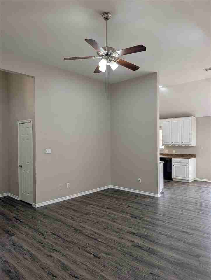 4901 Dax Dr - Photo 3 of 18