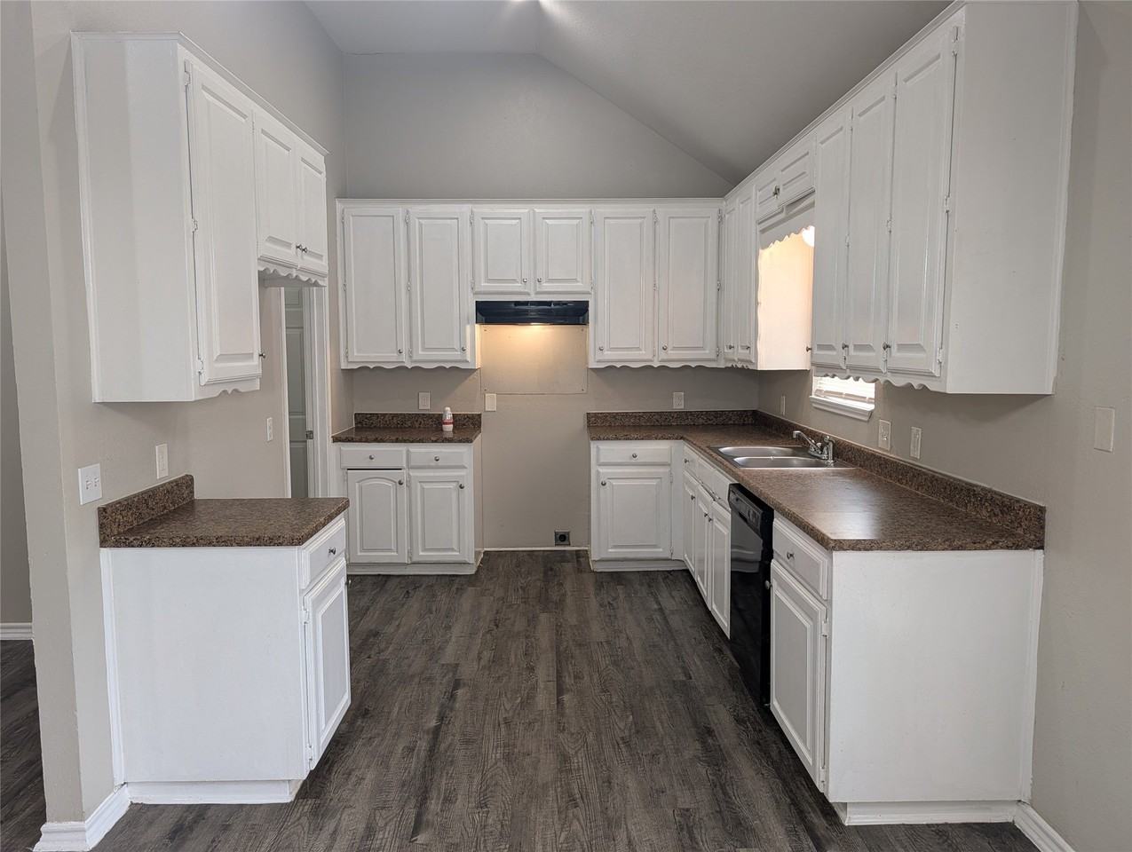 4901 Dax Dr - Photo 6 of 18